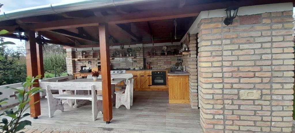Kuchyňa alebo kuchynka v ubytovaní Gyöngyvirág apartman delux