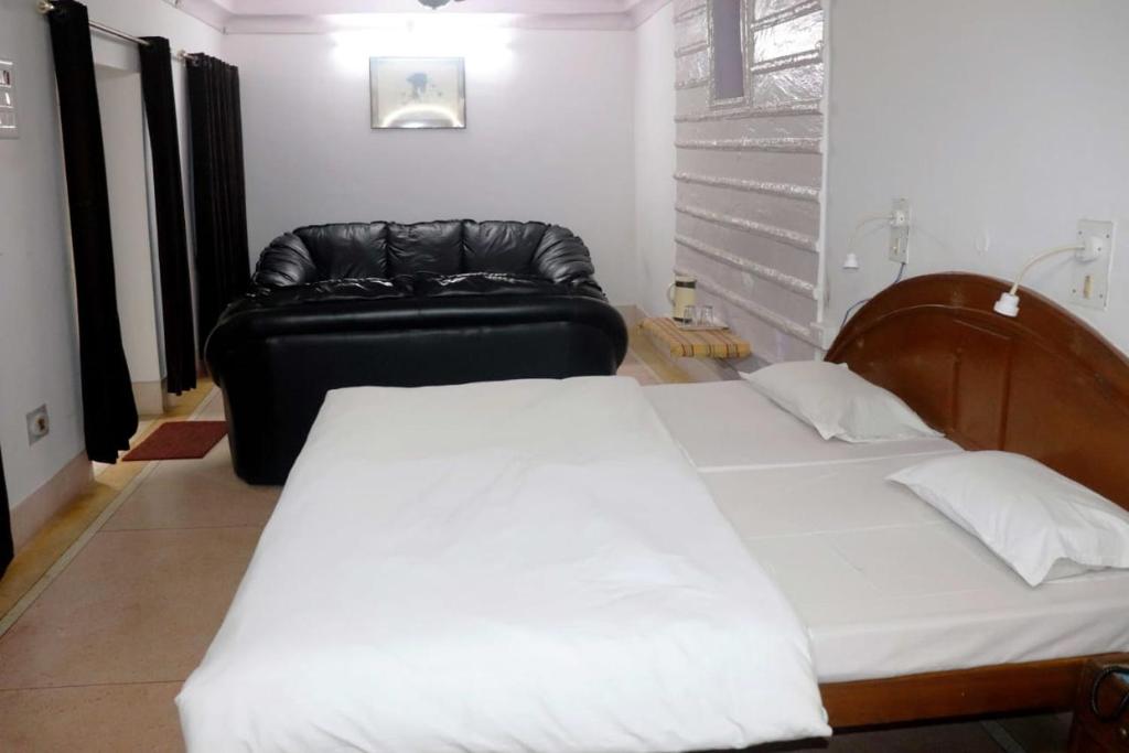 RAJ LAXMI HOTEL - Housity
