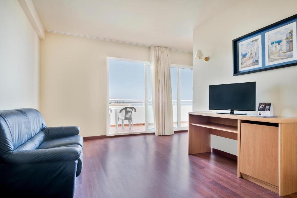 TV a/nebo společenská místnost v ubytování Hotel Best Mojácar