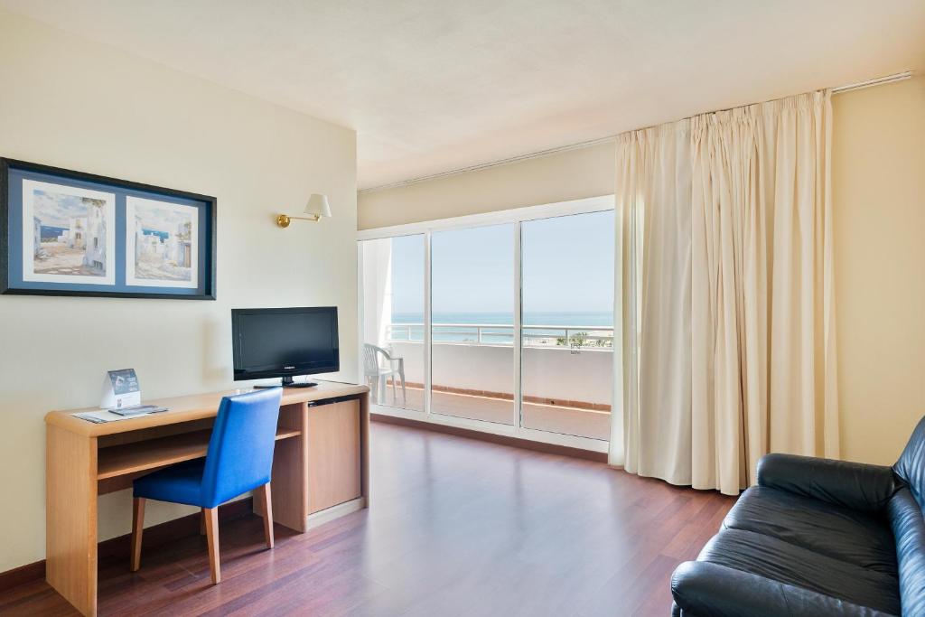TV a/nebo společenská místnost v ubytování Hotel Best Mojácar
