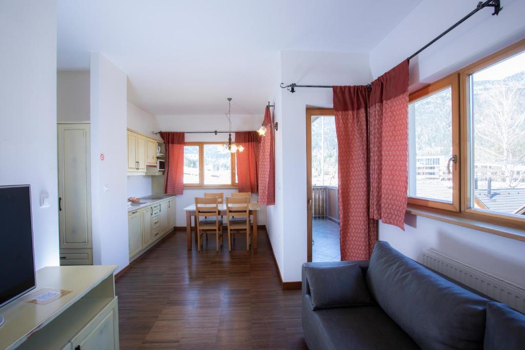 Apartments Telemark Kranjska Gora - 一居室公寓，阳台和滑雪坡景观