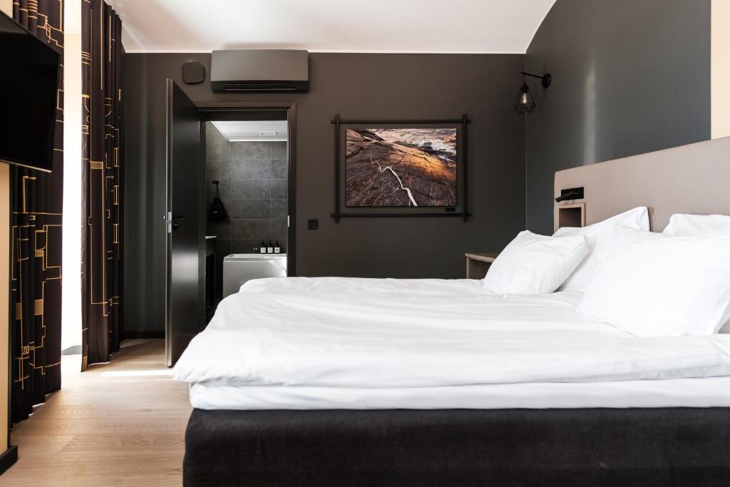 Hotel Kakola - Standard King Room