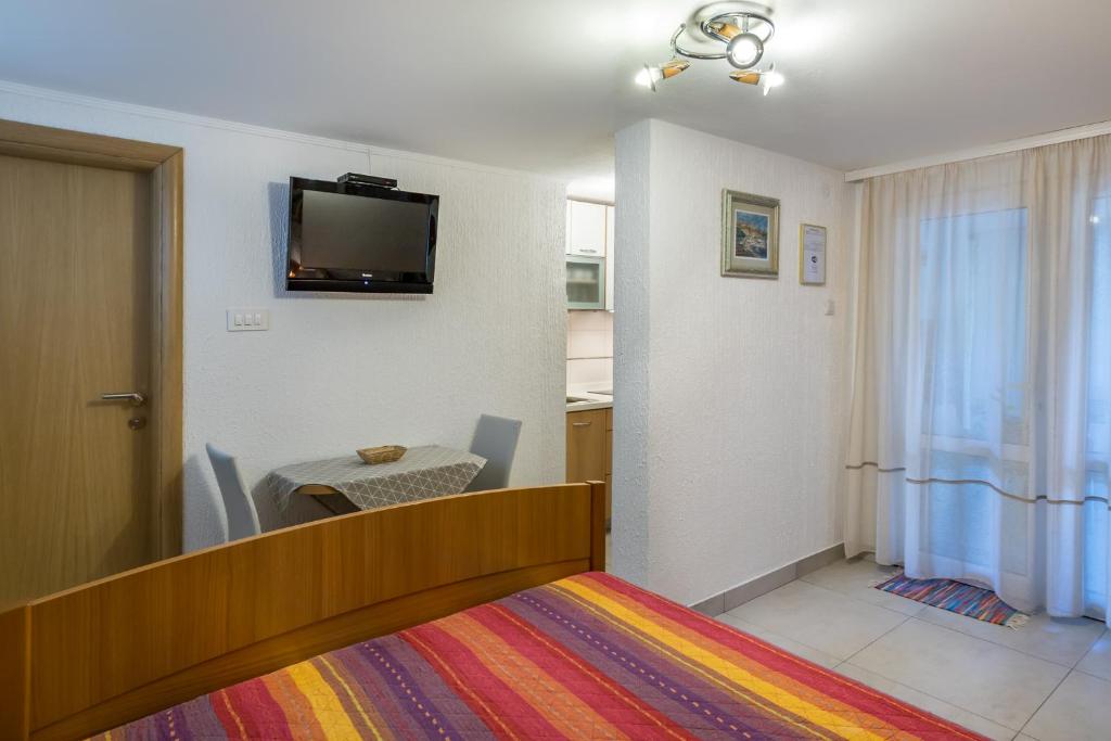 TV a/nebo společenská místnost v ubytování Apartments Nadica