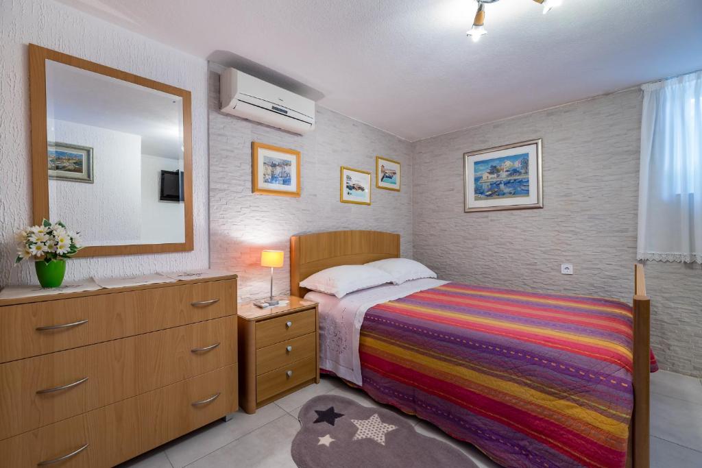 Postel nebo postele na pokoji v ubytování Apartments Nadica
