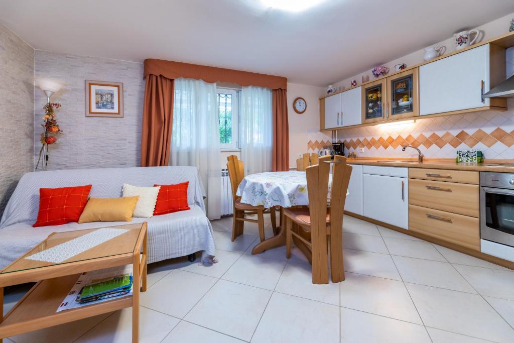 Kuchyň nebo kuchyňský kout v ubytování Apartments Nadica
