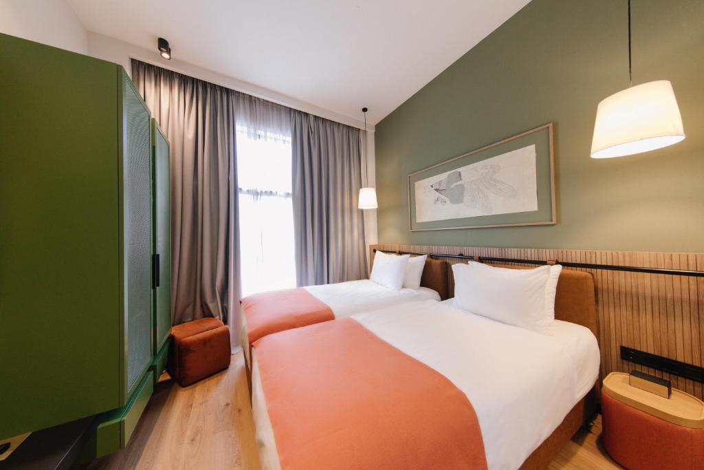 HOTEL 21