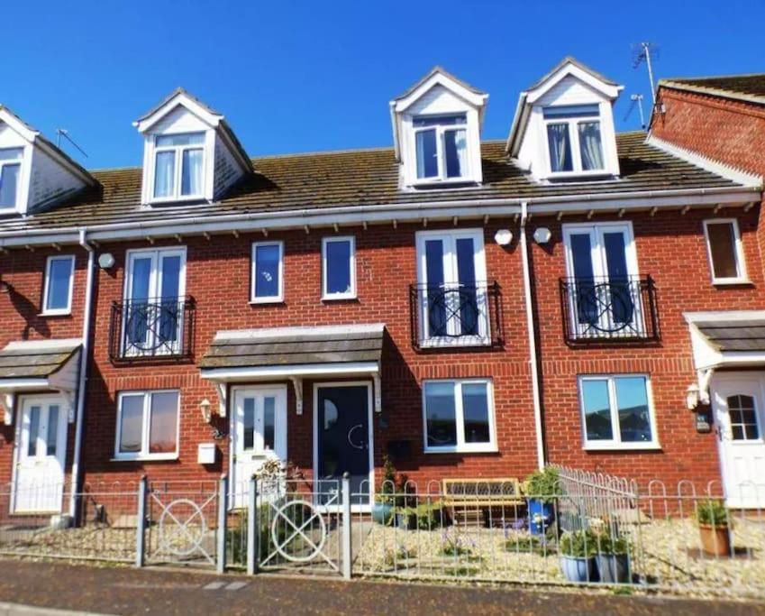 Harbour View Villa, GorlestononSea (updated prices 2024)