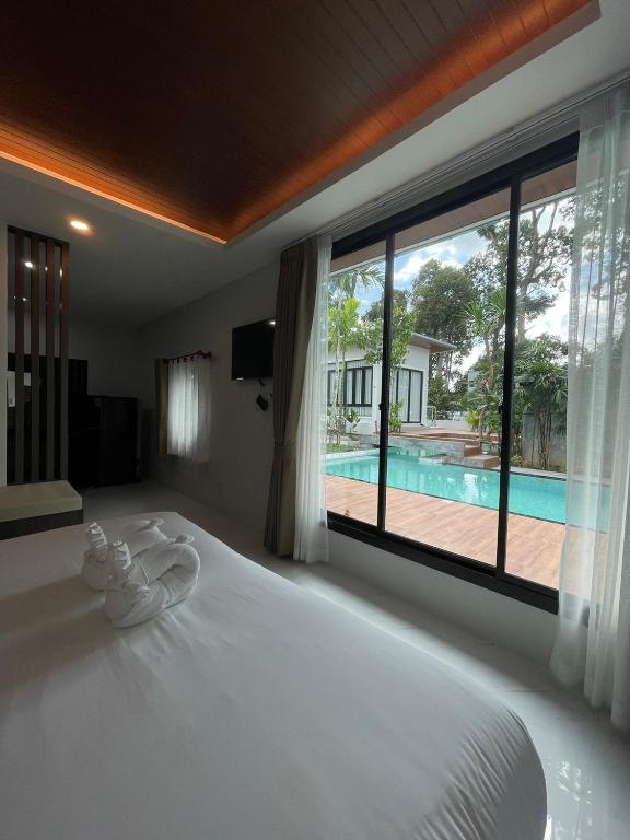 Bazén v ubytování BeachHouse Pool Villas Krabi nebo v jeho okolí