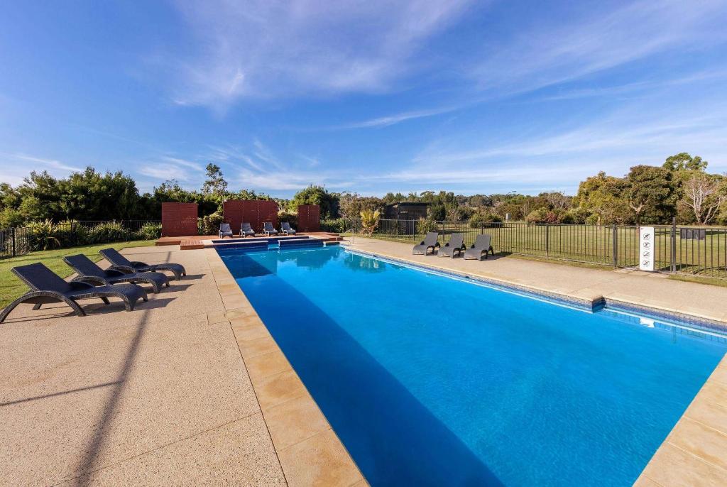 Bazén v ubytování Ramada Resort by Wyndham Phillip Island nebo v jeho okolí