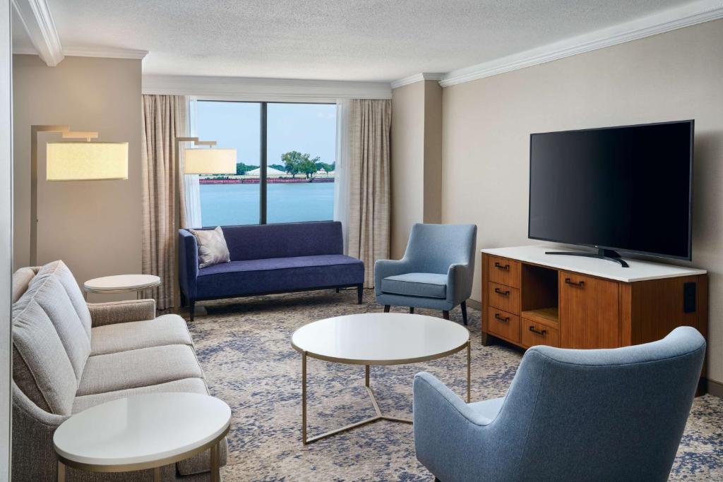 Hilton New Orleans Riverside - Luxe Parlor Geen Bed