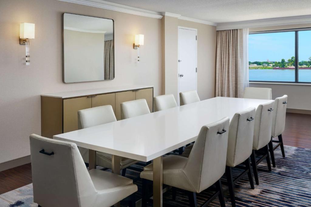 Hilton New Orleans Riverside, New Orleans (updated prices 2025)