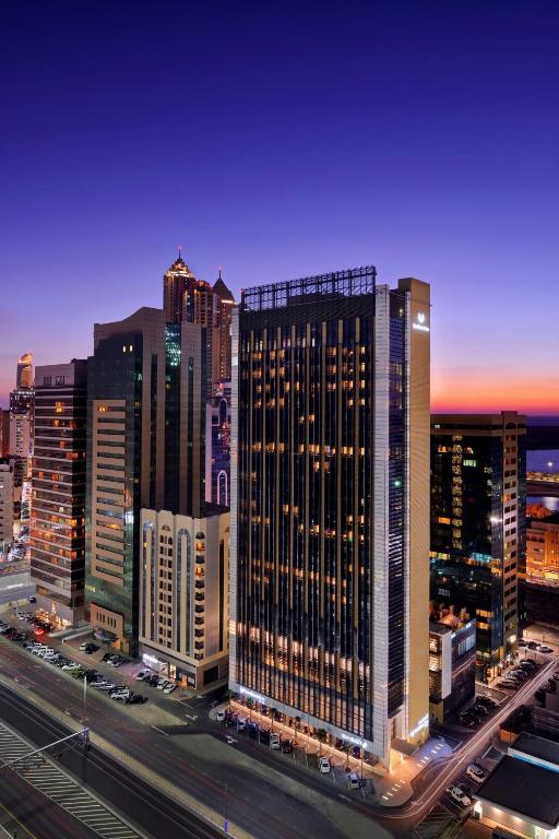 Uma visão geral de Abu Dhabi ou uma vista da cidade tirada do hotel