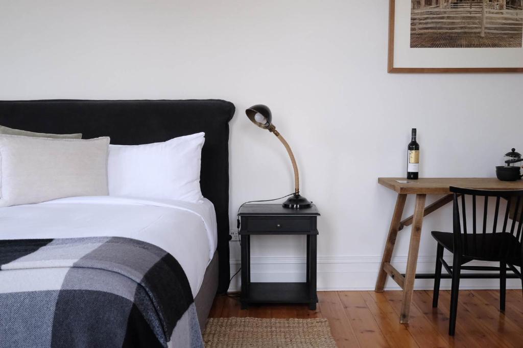 a bedroom with a bed and a lamp on a table at Flash Jacks of Gundagai in Gundagai