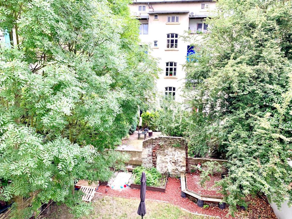 an overhead view of a garden with benches and a building at Bright and central with 2 beds incl workspace in Bochum