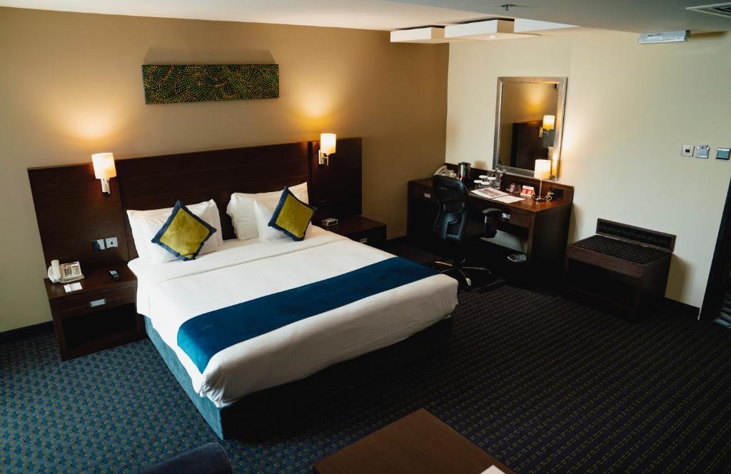 Best Western Premier Muscat - King Suite With Mountain View - Smoking