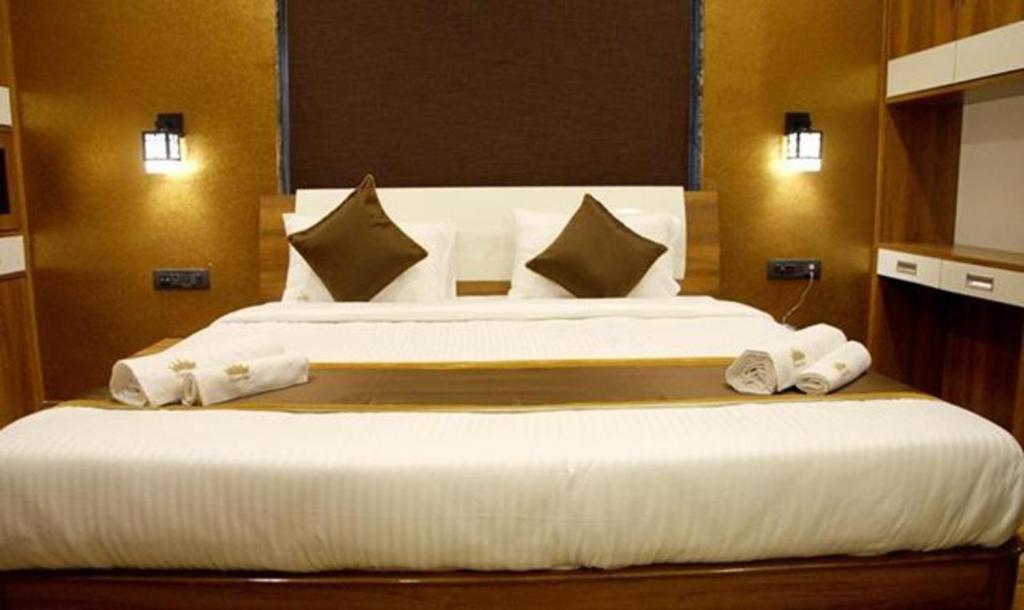 Postel nebo postele na pokoji v ubytování FabHotel Prime Tiyara Inn