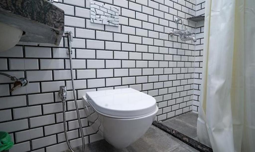 Koupelna v ubytování FabHotel Prime Tiyara Inn