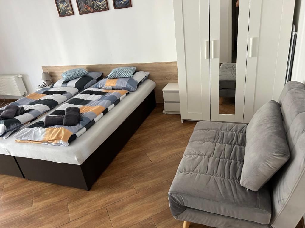 Posteľ alebo postele v izbe v ubytovaní Kondé Apartments B