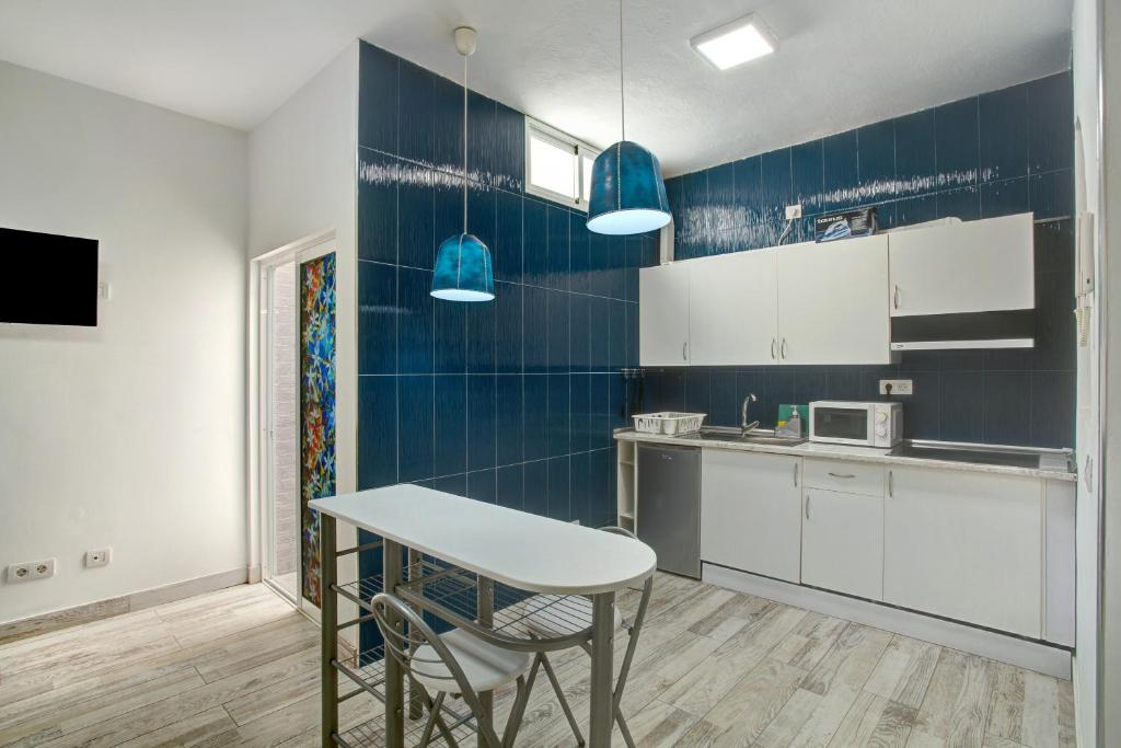 Kuchyň nebo kuchyňský kout v ubytování Apartamento B para 3 en Vecindario