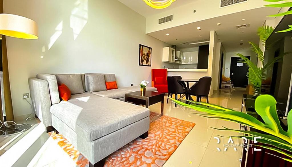 Rare Holiday Homes Full Golf Course & Pool View in Golf Veduta DAMAC HILLS B R409