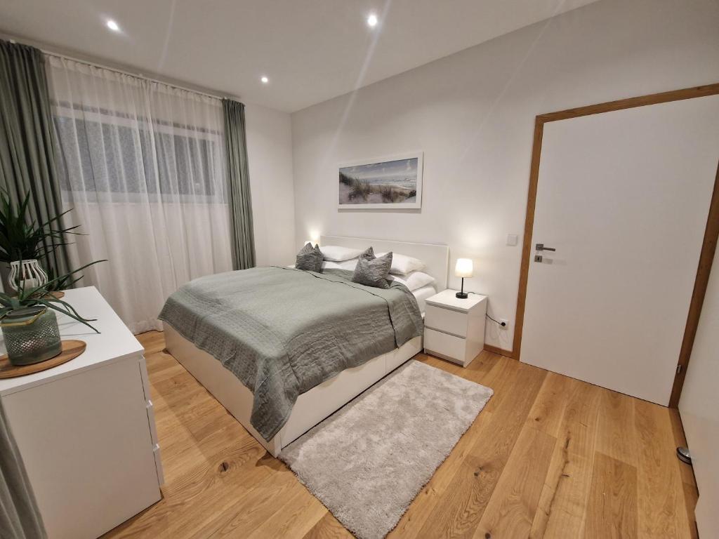 Postel nebo postele na pokoji v ubytování Traumhaus in den Weinbergen - max 8 Personen - mit Self-Check-in