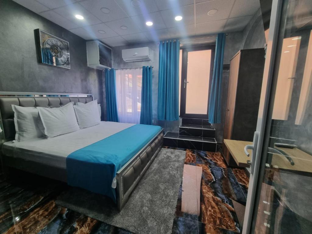 Poet Palace Bucharest - Resim 5