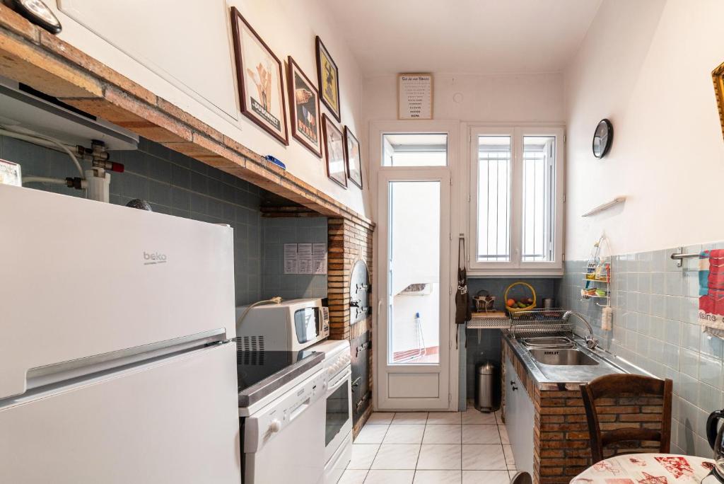 a kitchen with a refrigerator and a sink at Michelet in Collioure