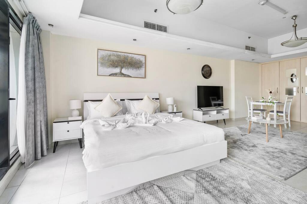 Fully Furnished Studio Al Waleed Paradise, Dubai (updated