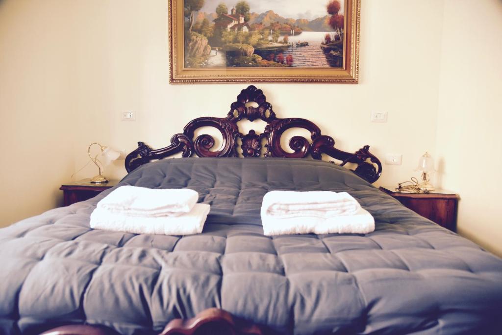 a bedroom with a blue bed with two towels on it at stazione trastevere公寓 in Rome