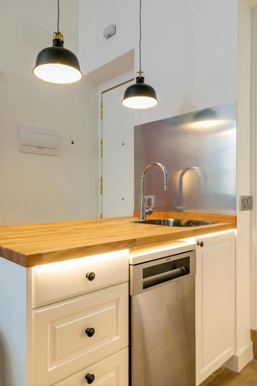 Kuchyň nebo kuchyňský kout v ubytování PLAZA DE CASTILLA Apartments