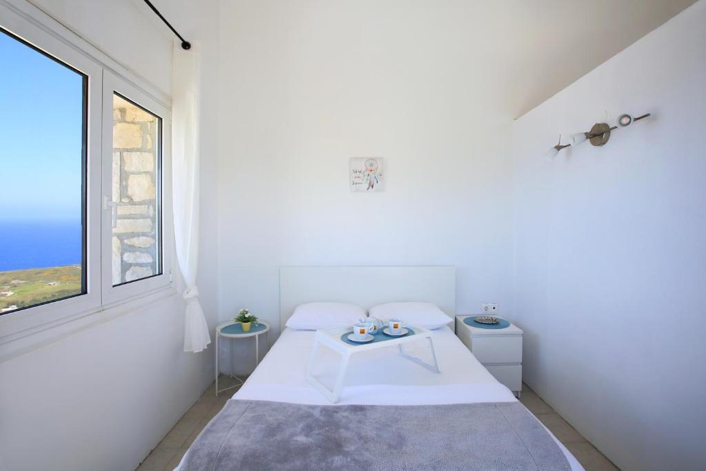 Posteľ alebo postele v izbe v ubytovaní Villa With 180 degree Sea View - Sleeps 2-6