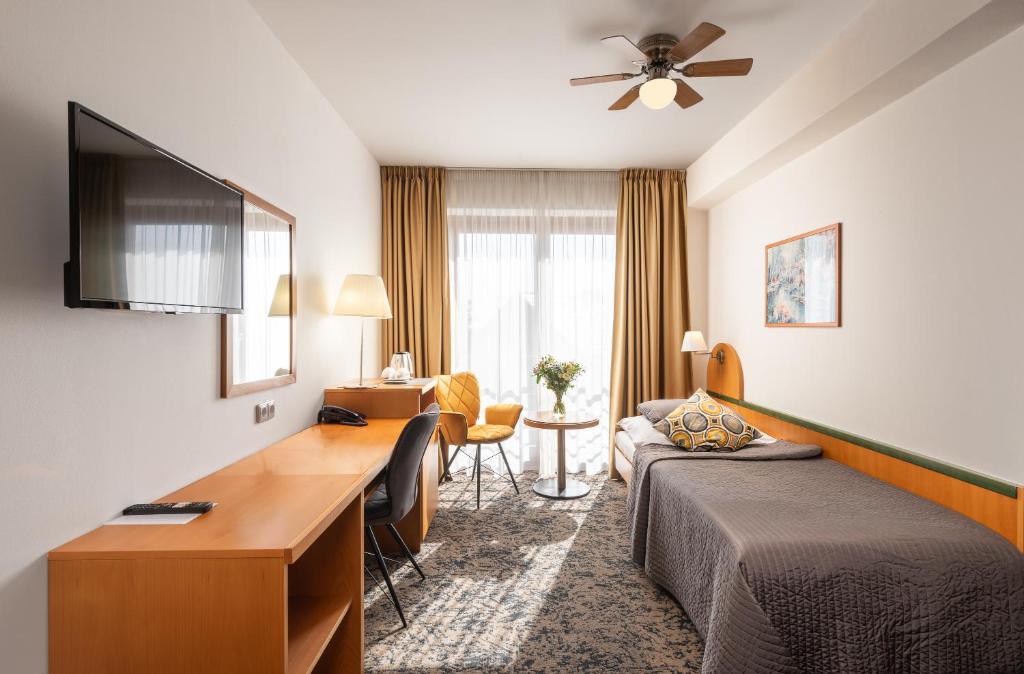 Postel nebo postele na pokoji v ubytování Hotel Troja