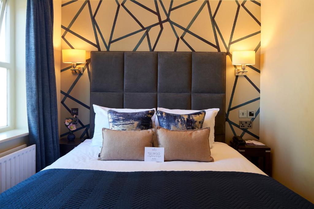 Un ou plusieurs lits dans un hébergement de l'établissement Mandolay Hotel Guildford