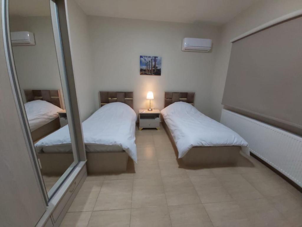 Postel nebo postele na pokoji v ubytování CMK Housing