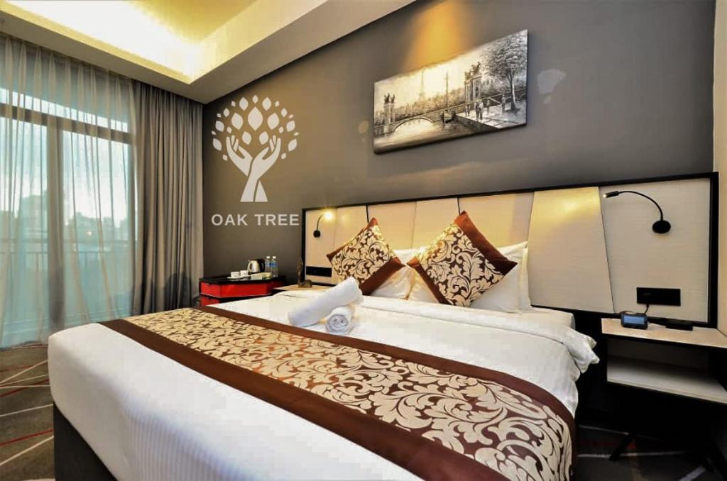 a bedroom with a large bed in a room at Red M101 by Oak Tree in Kuala Lumpur