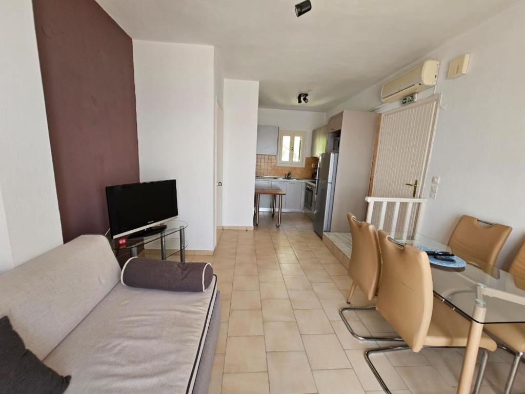TV a/nebo společenská místnost v ubytování Corfu Dream Holidays Villas