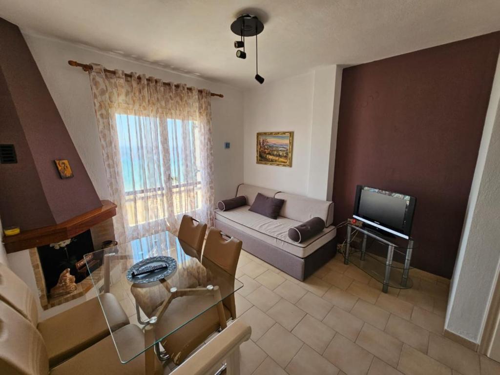 TV a/nebo společenská místnost v ubytování Corfu Dream Holidays Villas