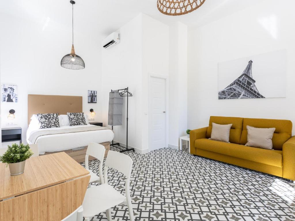 Holidays2Malaga Picasuss Loft New Built Close Huelin Beach and Promenade