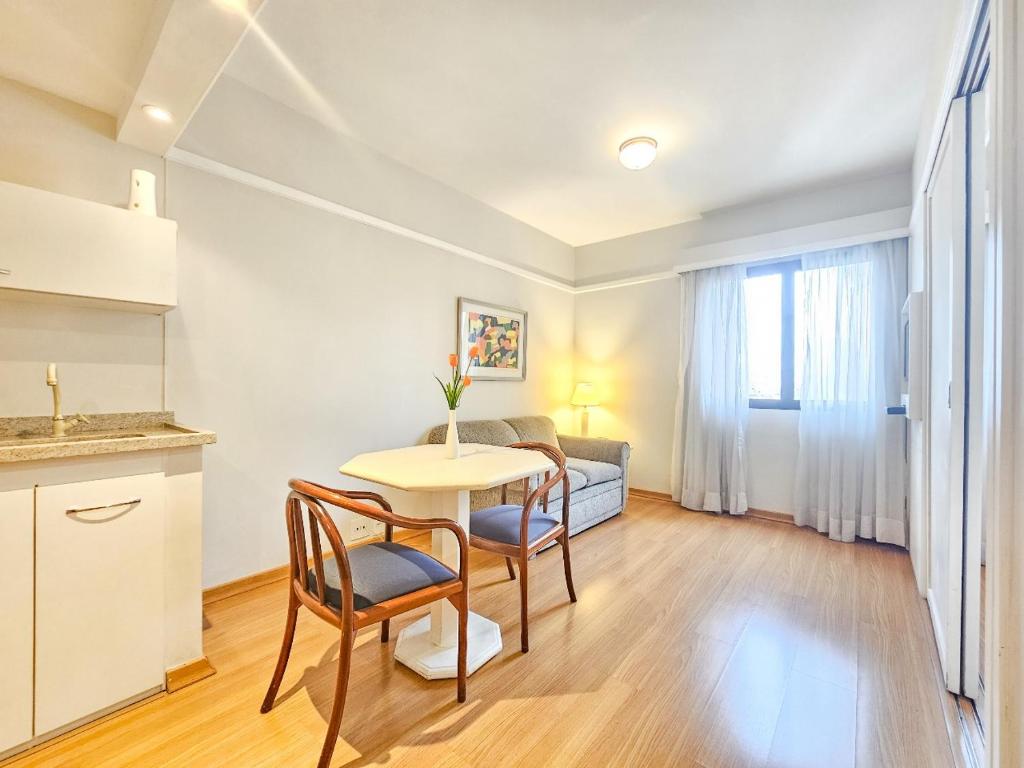 Flat Jardins com sauna e academia