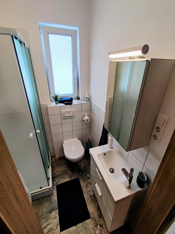 Kúpeľňa v ubytovaní RYB Lofts - Modern Comfort by Downtown BP