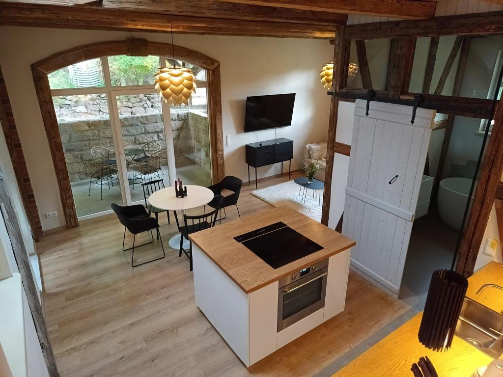 an overhead view of a kitchen with a table and chairs at Annel's Träumerei in Radebeul