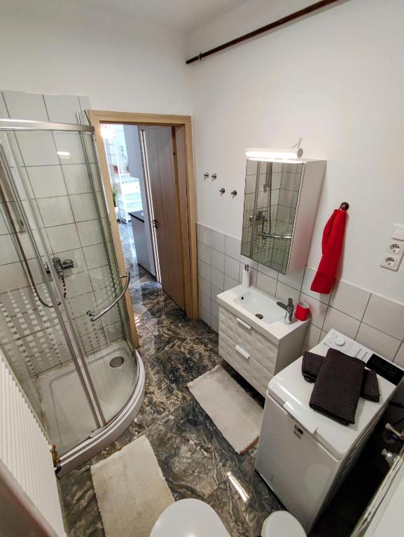 Kúpeľňa v ubytovaní RYB Lofts - Modern Comfort by Downtown BP