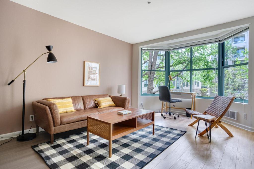 Χώρος καθιστικού στο South Beach 2br w pool tennis spa SFO-1400