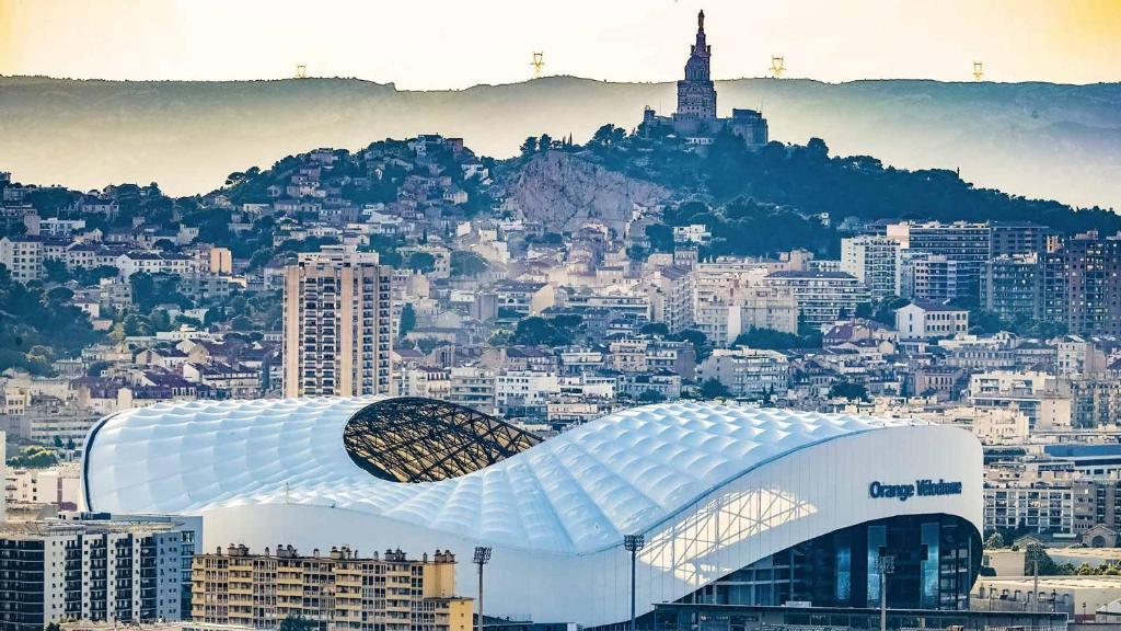 a view of a city with a building in the foreground at chez Guy in Marseille