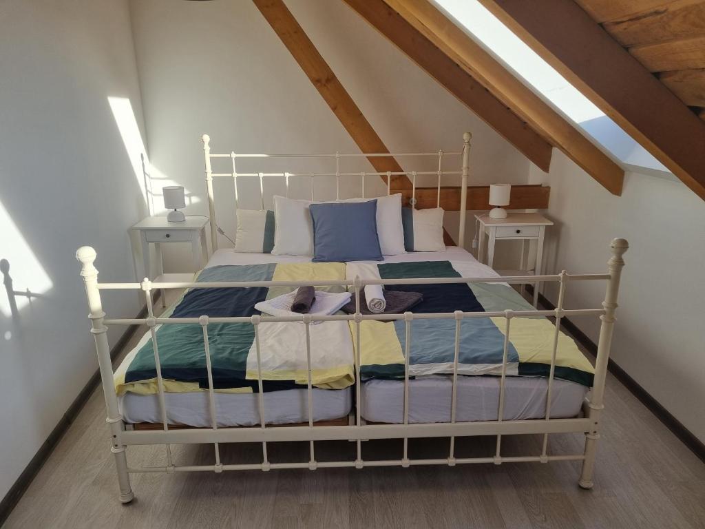 Postel nebo postele na pokoji v ubytování Čenovický dvůr