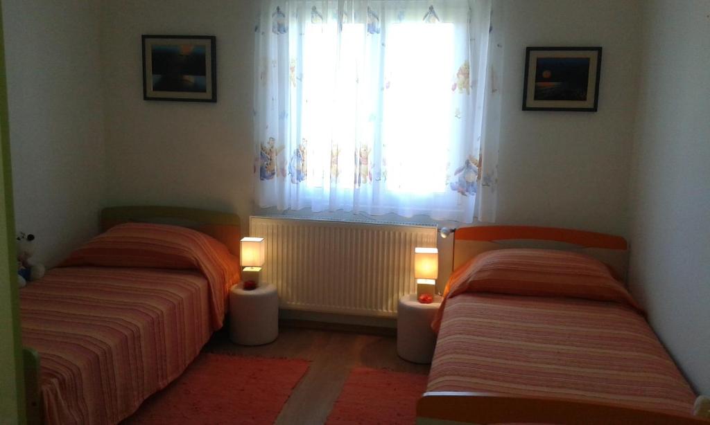 Postel nebo postele na pokoji v ubytování Apartment Ema