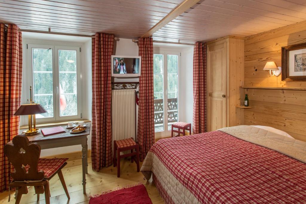 Postel nebo postele na pokoji v ubytování Historic Hotel du Pillon