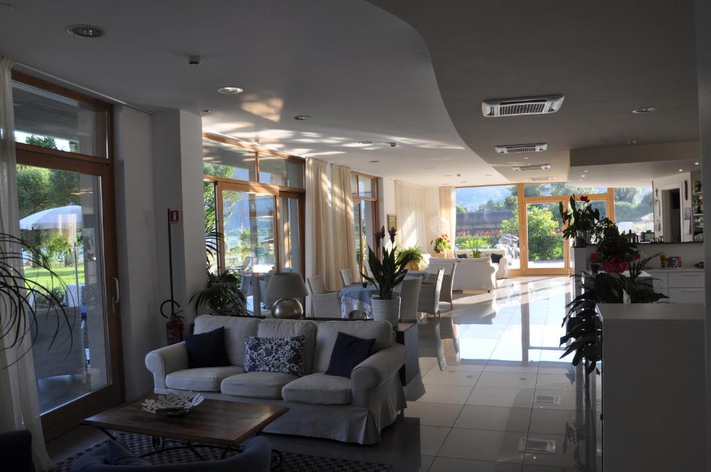 Posezení v ubytování Tullio Hotel