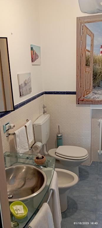 A bathroom at Affittacamere la Tortuga