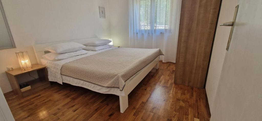Postel nebo postele na pokoji v ubytování Apartments Podbarje